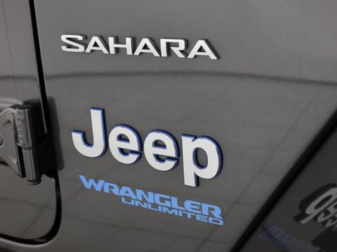 Used 2022 Jeep Wrangler Unlimited Sahara w/ Cold Weather Group image 15