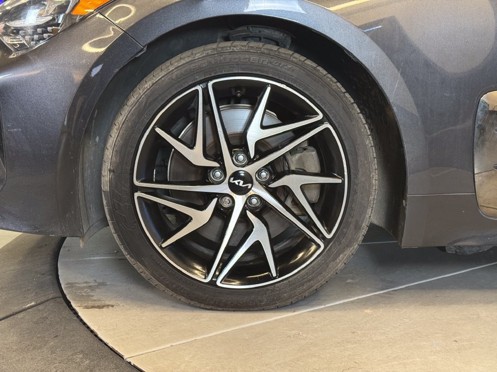 Used 2022 Kia Stinger GT-Line w/ Sun & Sound Package RWD image 26