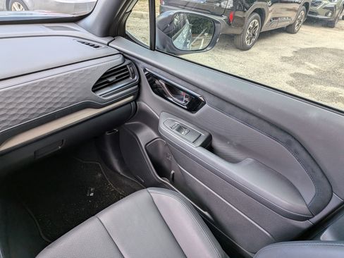 Used 2025 Subaru Forester Limited AWD/4WD image 19