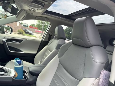 Used 2019 Toyota RAV4 Limited w/ Advanced Technology Package AWD/4WD image 3