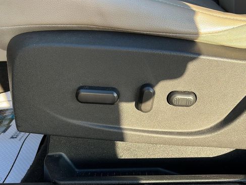 Used 2018 Ford Escape SEL image 21