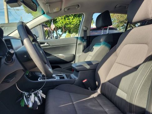 Used 2021 Kia Sportage LX image 17