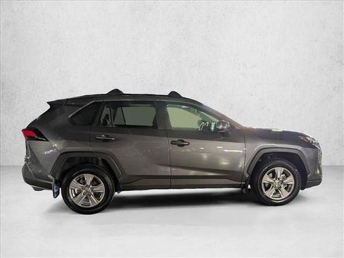 Used 2022 Toyota RAV4 XLE w/ Convenience Package FWD image 4