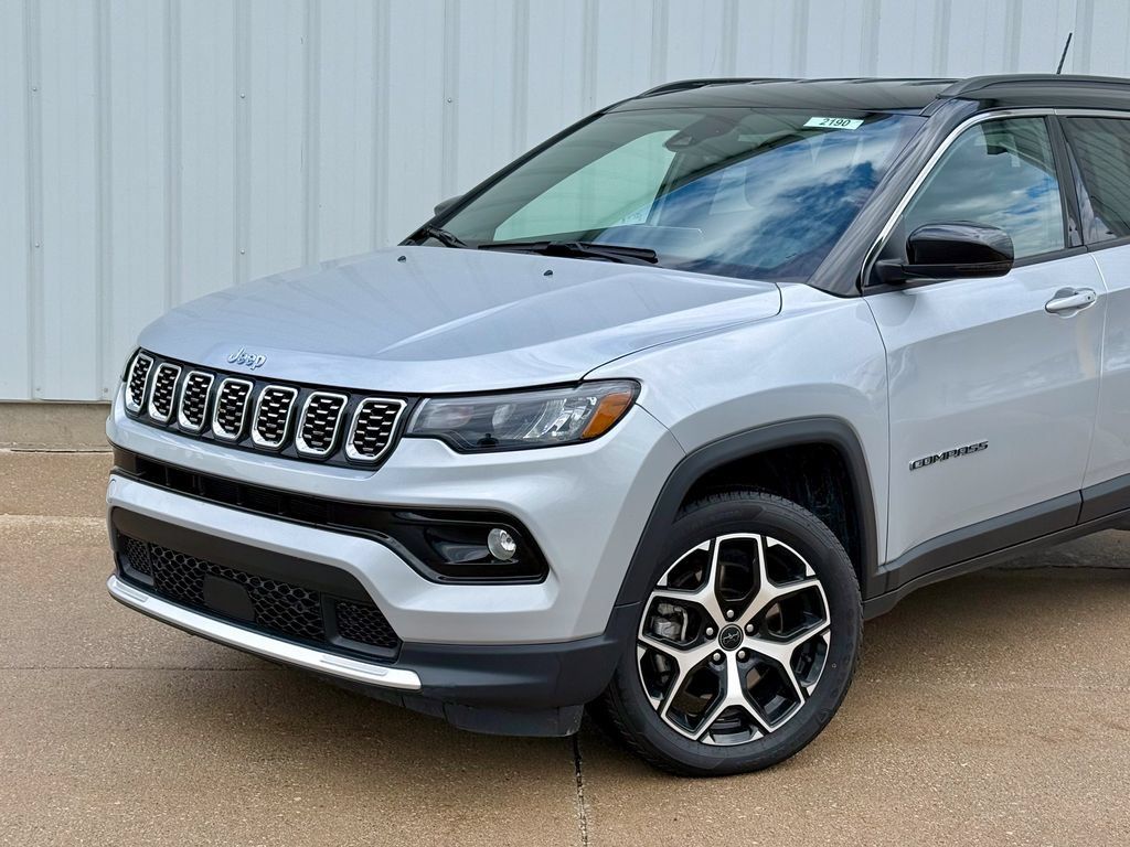 Used 2025 Jeep Compass Limited AWD/4WD image 2