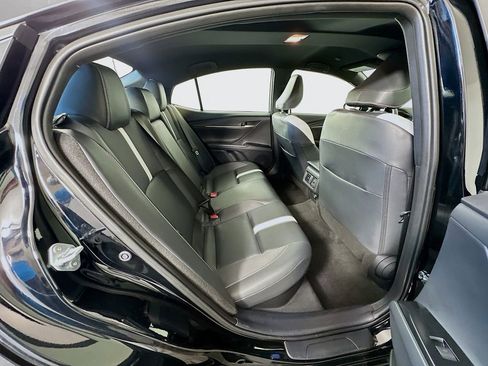 Used 2025 Toyota Camry SE FWD image 27