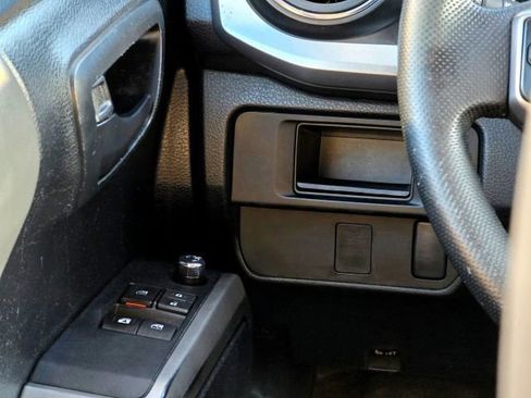 Used 2016 Toyota Tacoma SR5 image 16