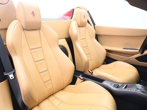 Used 2013 Ferrari 458 Spider image 24