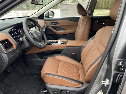 New 2026 Nissan Rogue Platinum image 4