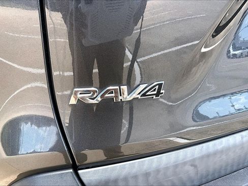 Used 2020 Toyota RAV4 XLE w/ Convenience Package FWD image 10