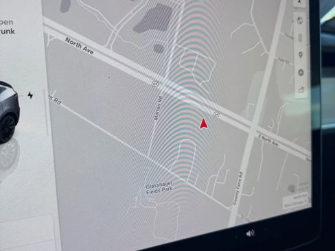 Used 2022 Tesla Model Y Long Range image 26