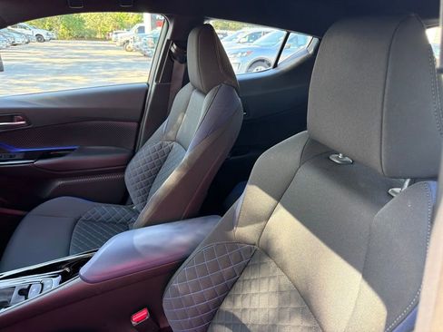 Used 2021 Toyota C-HR XLE FWD image 10