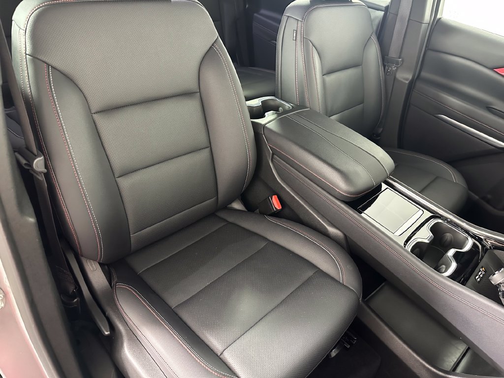Used 2025 Chevrolet Traverse Z71 w/ LPO, Floor Liner Package AWD/4WD image 34