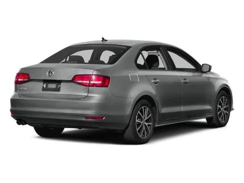 Used 2016 Volkswagen Jetta Sport image 2