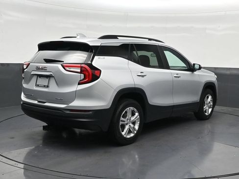Used 2022 GMC Terrain SLE w/ Driver Convenience Package AWD/4WD image 5