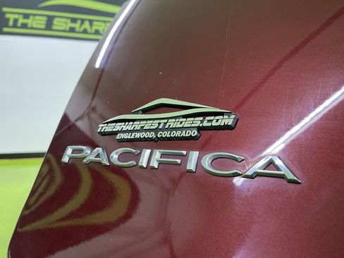 Used 2018 Chrysler Pacifica Touring-L Plus w/ Tire & Wheel Group image 13