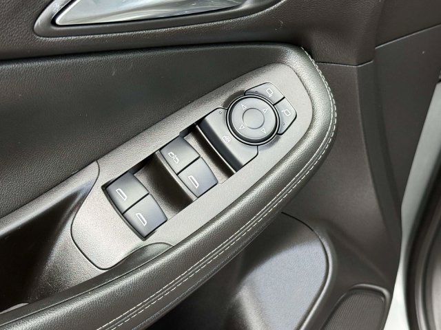 Used 2025 Buick Encore GX Preferred AWD/4WD image 10