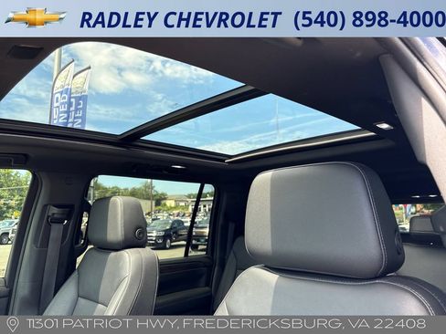 Used 2022 Chevrolet Suburban Z71 w/ Luxury Package AWD/4WD image 2