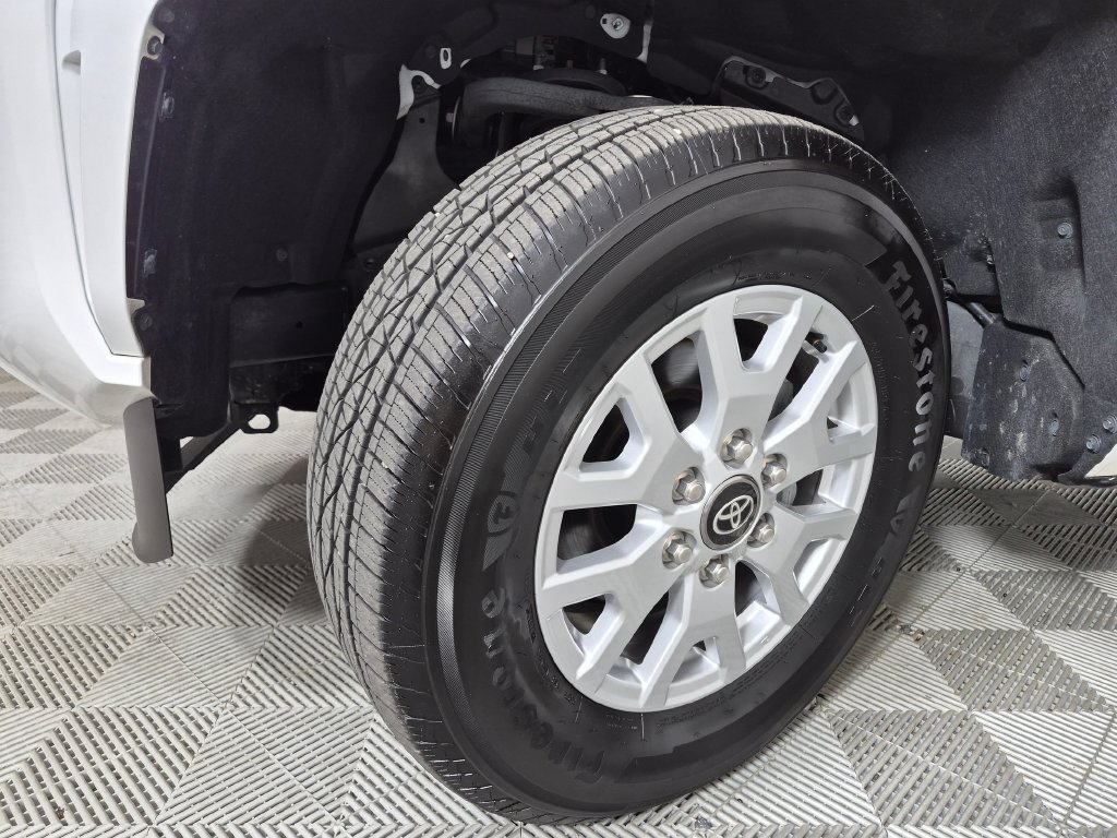 Used 2025 Toyota Tacoma SR5 AWD/4WD image 10