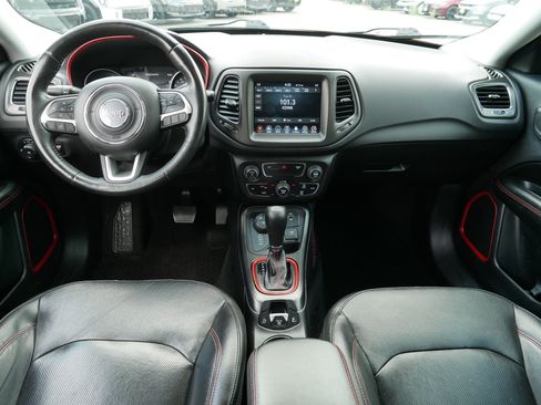 Used 2019 Jeep Compass Trailhawk w/ Leather Interior Group AWD/4WD image 10