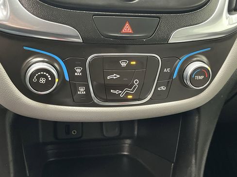 Used 2018 Chevrolet Equinox LS image 19