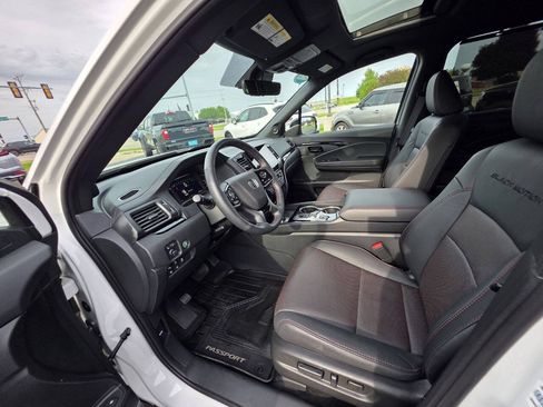 Used 2025 Honda Passport Black Edition image 11