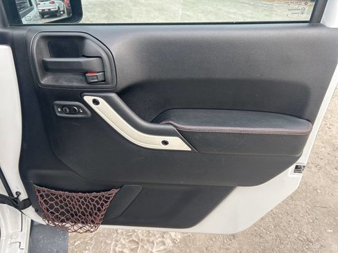 Used 2012 Jeep Wrangler Sahara image 16