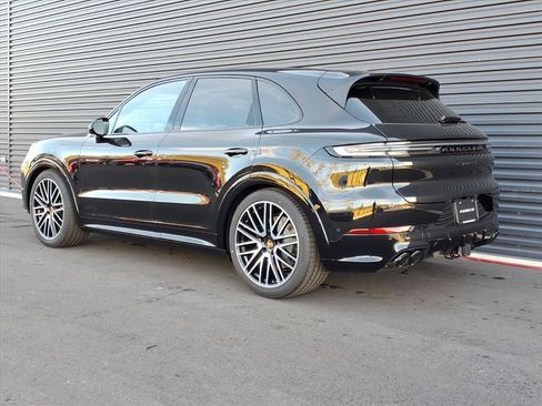 New 2026 Porsche Cayenne GTS image 3