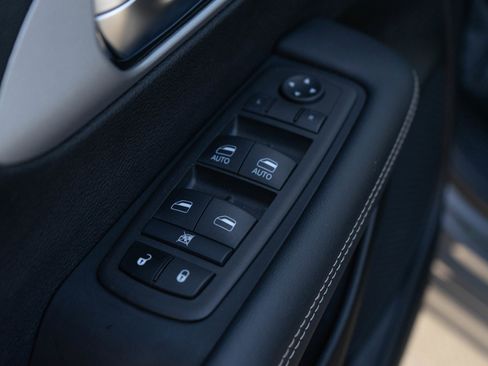 Used 2024 Chrysler Pacifica Touring-L w/ S Appearance Package image 19