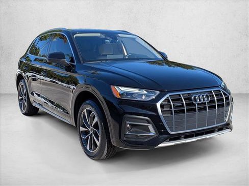Used 2021 Audi Q5 Premium w/ Convenience Package image 3
