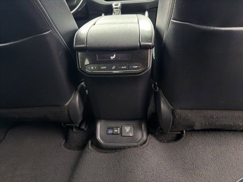 Used 2022 Toyota Highlander Limited AWD/4WD image 17