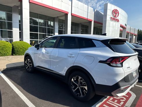 Used 2023 Kia Sportage EX FWD image 4
