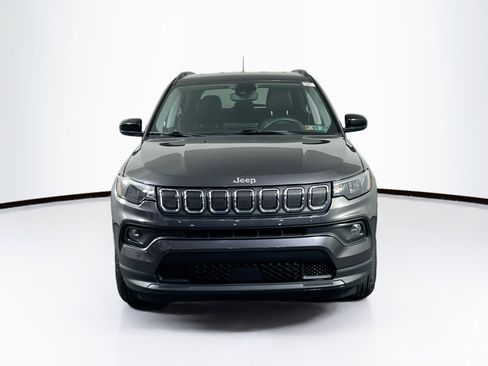 Used 2022 Jeep Compass Latitude image 2