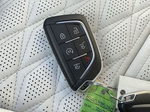 Used 2025 Cadillac Escalade Premium Luxury Platinum w/ LPO, Floor Liner Package AWD/4WD image 30