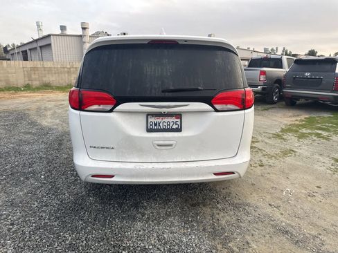 Used 2017 Chrysler Pacifica LX w/ Tire & Wheel Group image 6