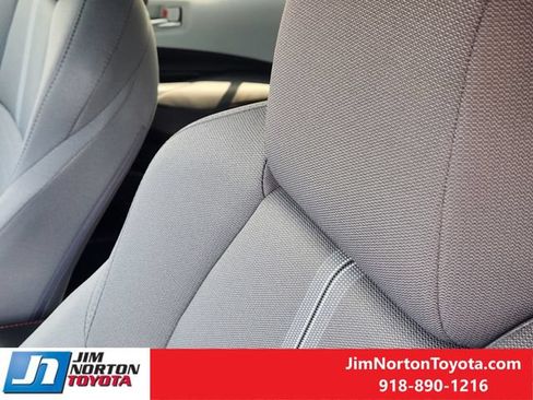 Used 2023 Toyota Corolla SE w/ SE Package FWD image 16