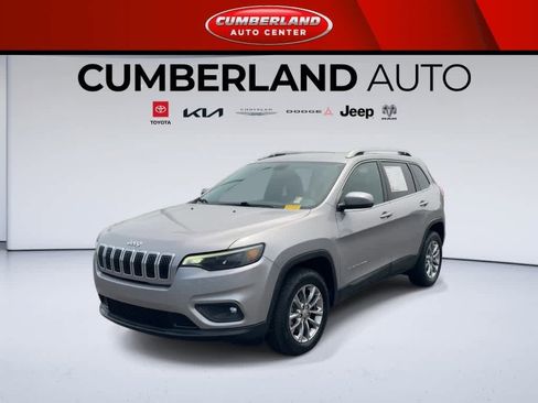 Used 2019 Jeep Cherokee Latitude Plus w/ Cold Weather Group AWD/4WD image 4