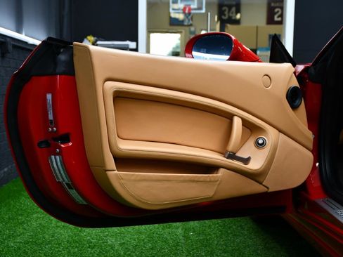 Used 2014 Ferrari California RWD image 21