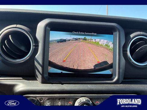 Used 2020 Jeep Wrangler Unlimited Sahara AWD/4WD image 28