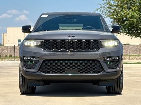 New 2025 Jeep Grand Cherokee Limited w/ Luxury Tech Group II image 3
