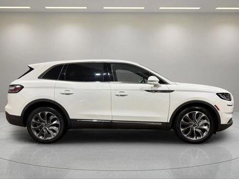 Certified 2022 Lincoln Nautilus Reserve image 2