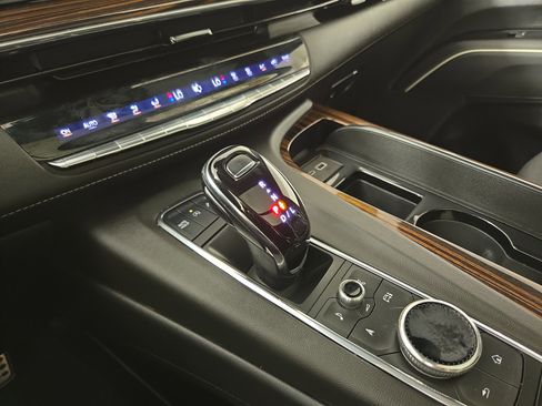 Used 2023 Cadillac Escalade ESV Premium Luxury w/ LPO, Floor Liner Package AWD/4WD image 25