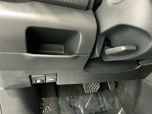 Used 2024 Nissan Kicks SV FWD image 33