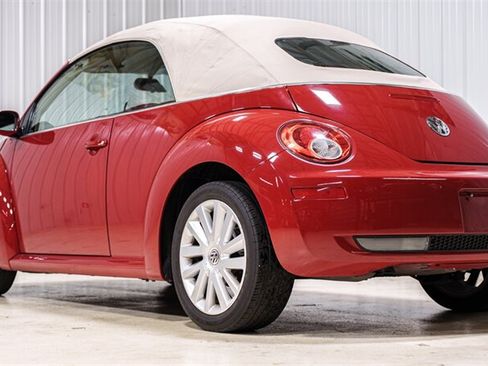 Used 2008 Volkswagen Beetle SE FWD image 5