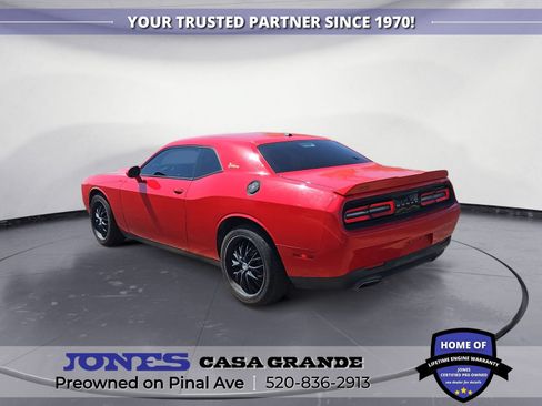 Used 2018 Dodge Challenger SXT RWD image 4