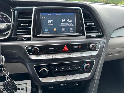 Used 2018 Hyundai Sonata SE FWD image 19