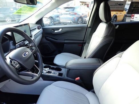 Certified 2025 Ford Escape Platinum w/ Premium Technology Package image 16