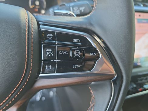 Used 2025 Jeep Grand Cherokee Summit w/ Obsidian Package image 25