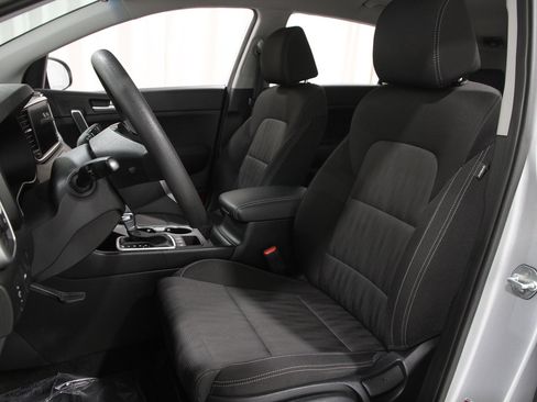 Used 2022 Kia Sportage LX image 5