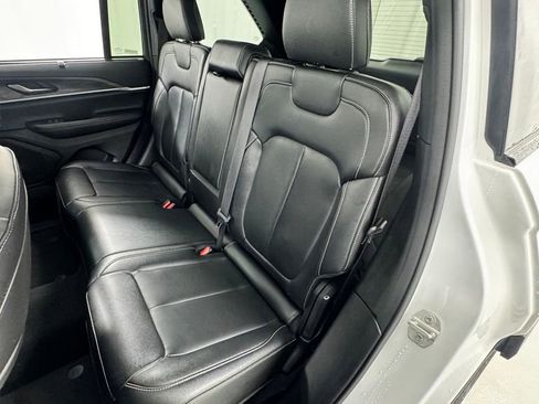 Used 2024 Jeep Grand Cherokee Limited w/ Luxury Tech Group II AWD/4WD image 12