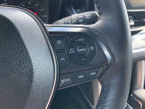 Used 2023 Toyota Corolla Cross SE image 8